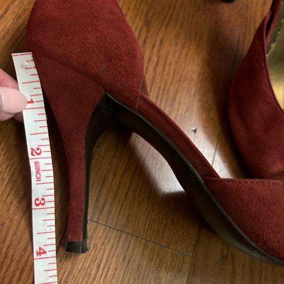 BCBGirls red velvety peep toe size 7 heels. Super cute shoes. - Picture 5 of 8